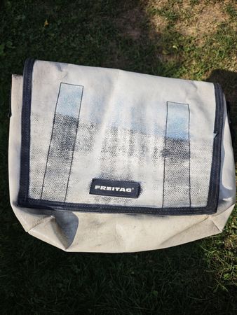 FREITAG Bag weiss/schwarz – LKW-Plane