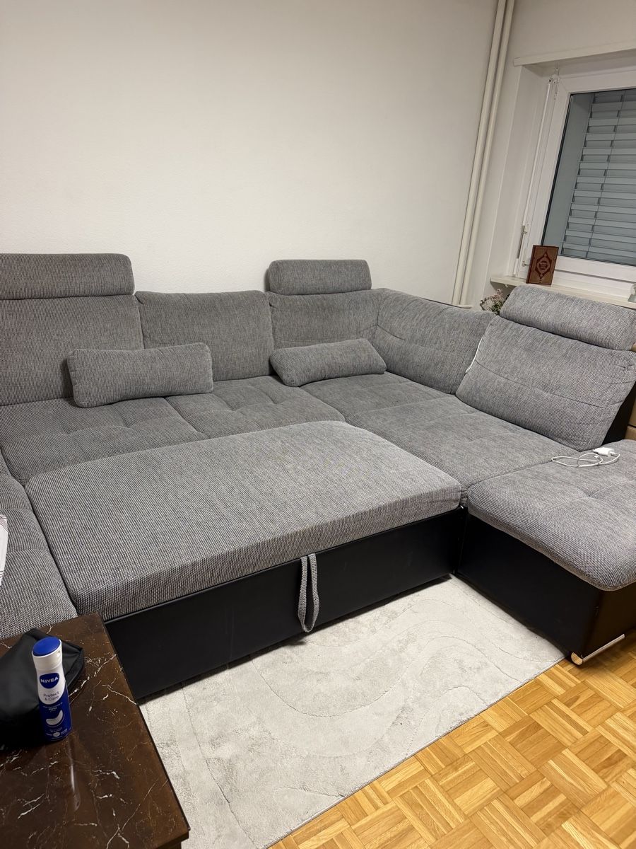 Sofas: GRATIS Sofa mit Schlaffunktion und Tisch  – D'occasion à Spreitenbach par daorsaba 1