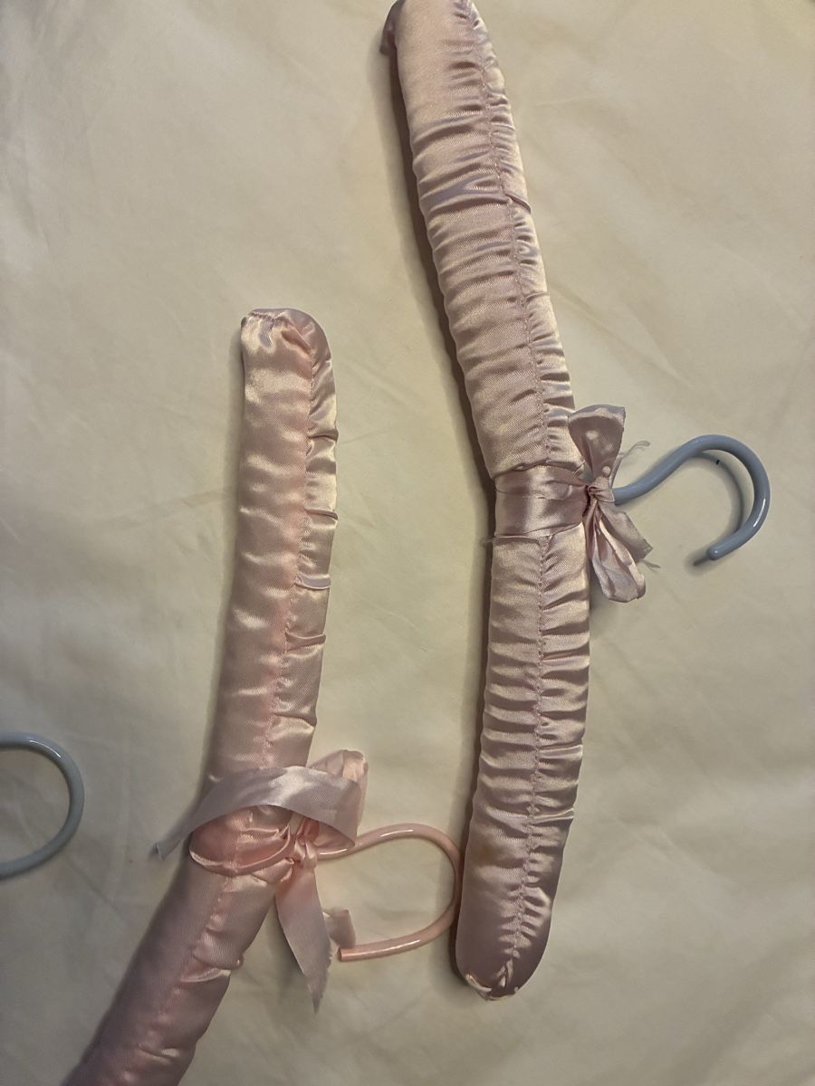 Kleiderbügel: 4 fabric hangers 4 different colours – Gebraucht aus Rüschlikon von ant_5v7g 3
