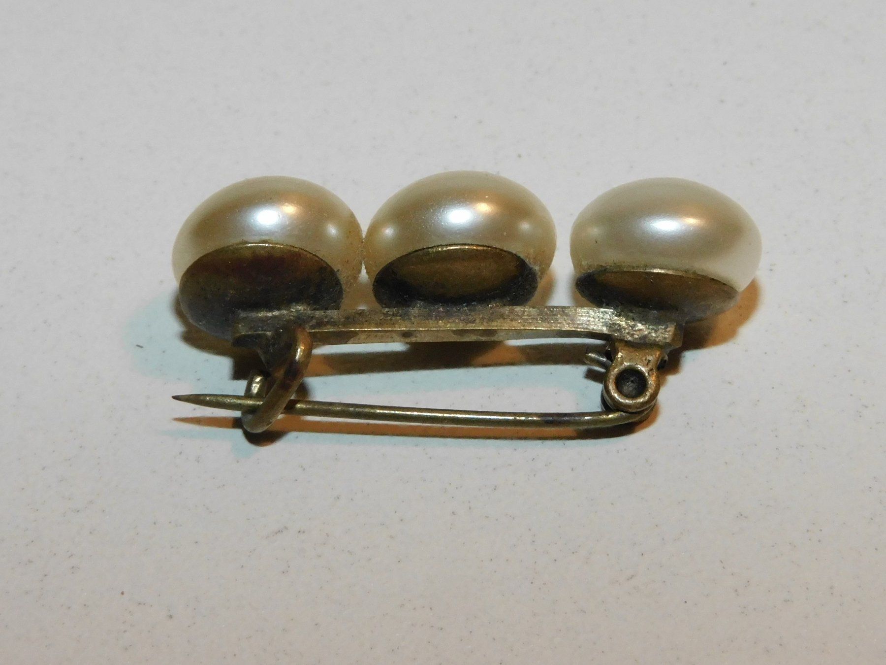 Broschen & Nadeln: Brosche alte kleine Brosche  3 x 1.8 cm – Gebraucht aus Sursee von 76 3