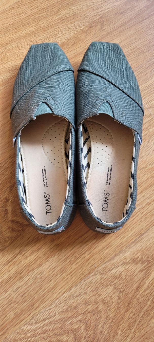 Toms Chaussures femmes: TOMS Schuhe – D'occasion à Neftenbach par lifestyle_tp5m 1
