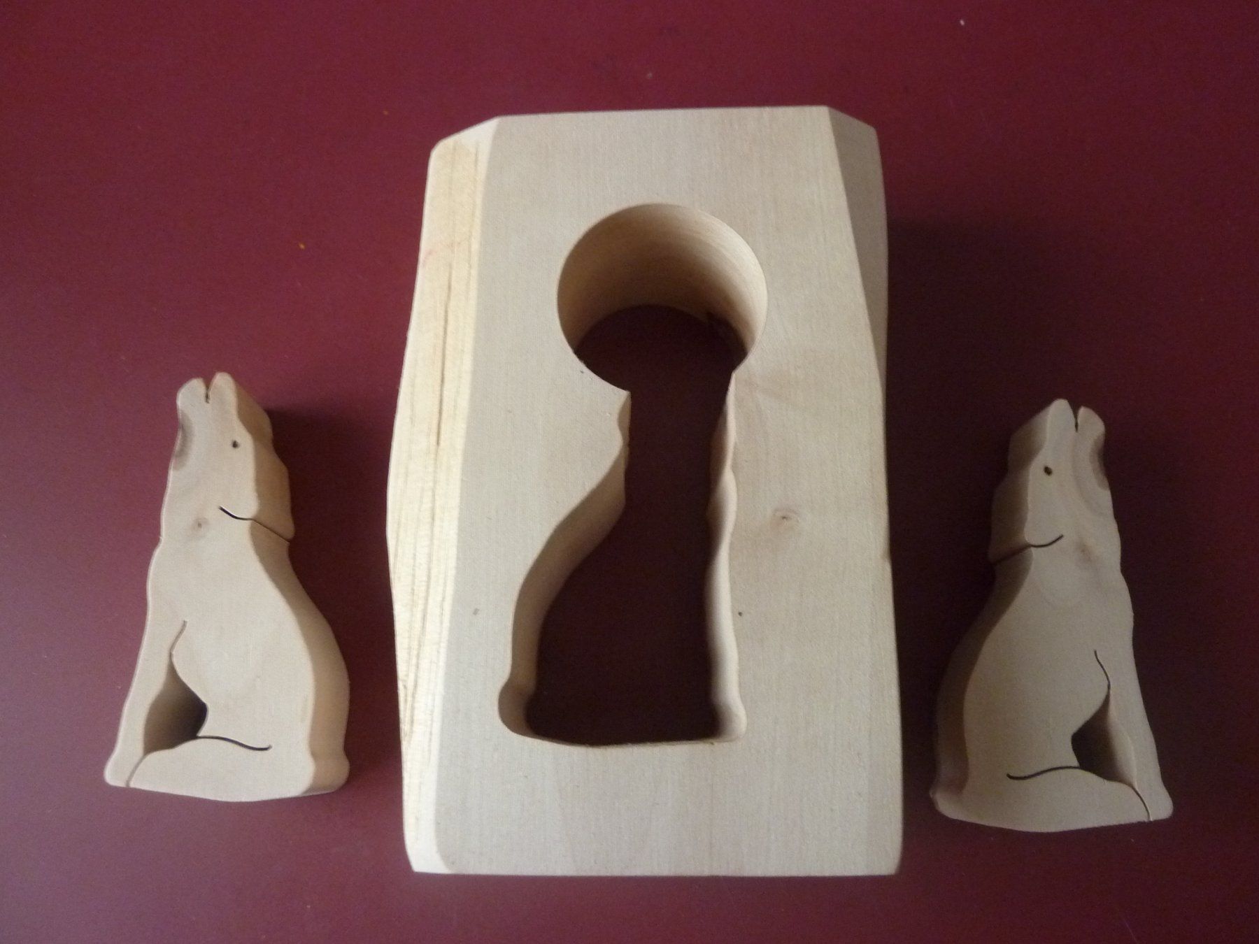 Figuren: 2 x Wolf mit Vollmond, "Schnitzerei" – Gebraucht aus Triengen von Nussbaum14 7