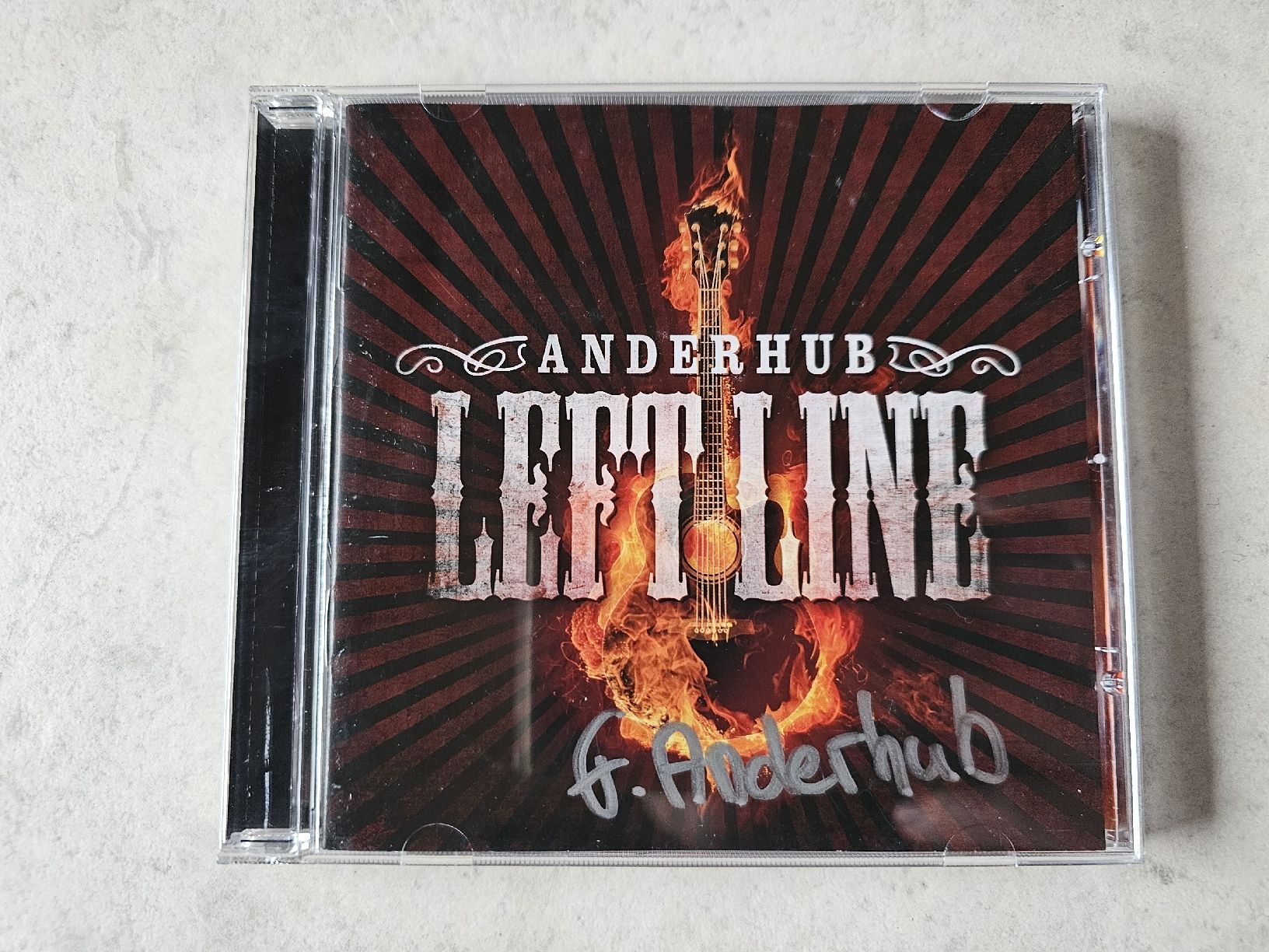 CD: Anderhub  -  Left Line  /  Mit Unterschrift – Usato da Schneisingen venduto da backstore24
