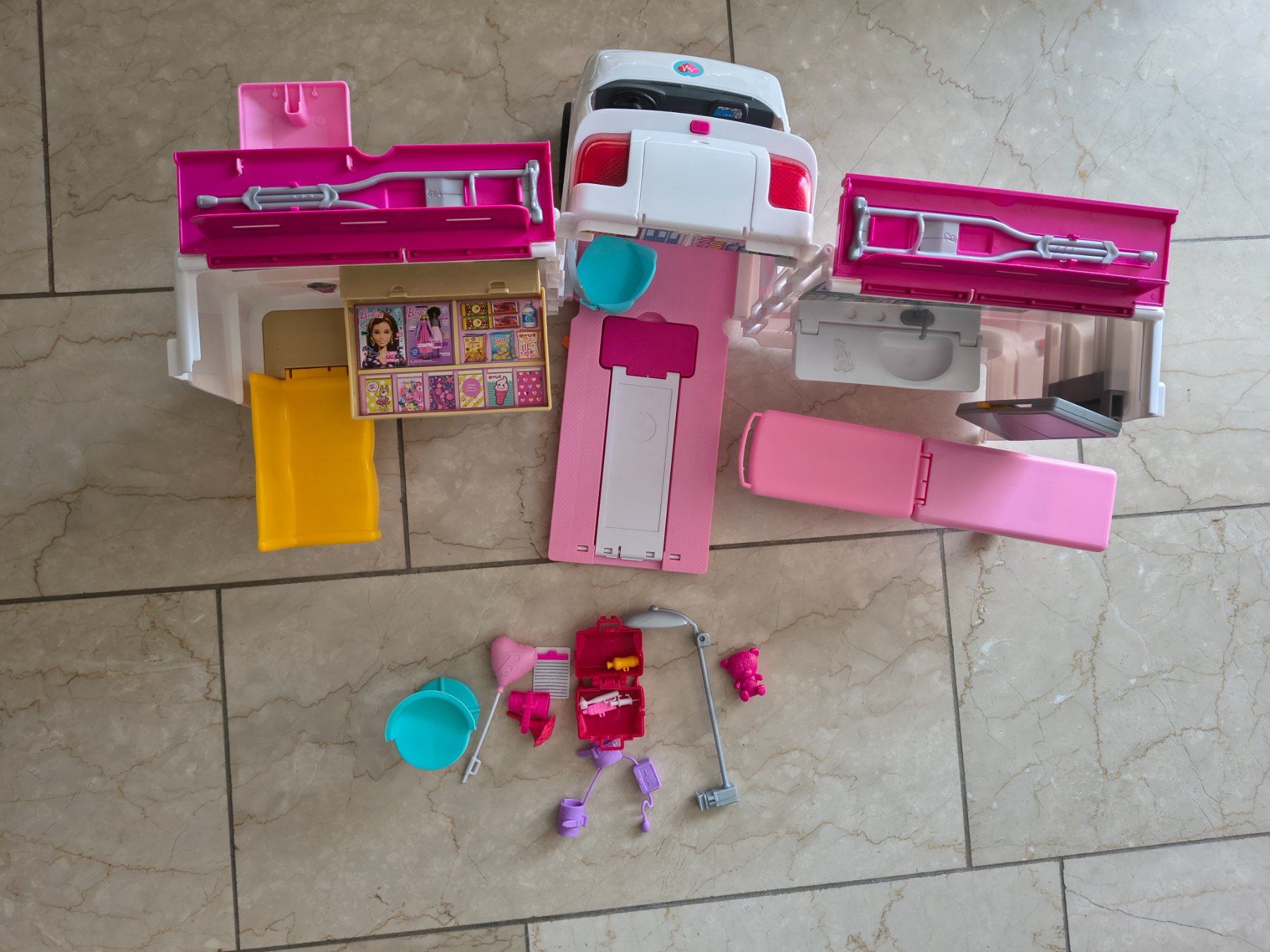 Giocattoli: Barbie Krankenwagen – Usato da Untersiggenthal venduto da Simsala7 1