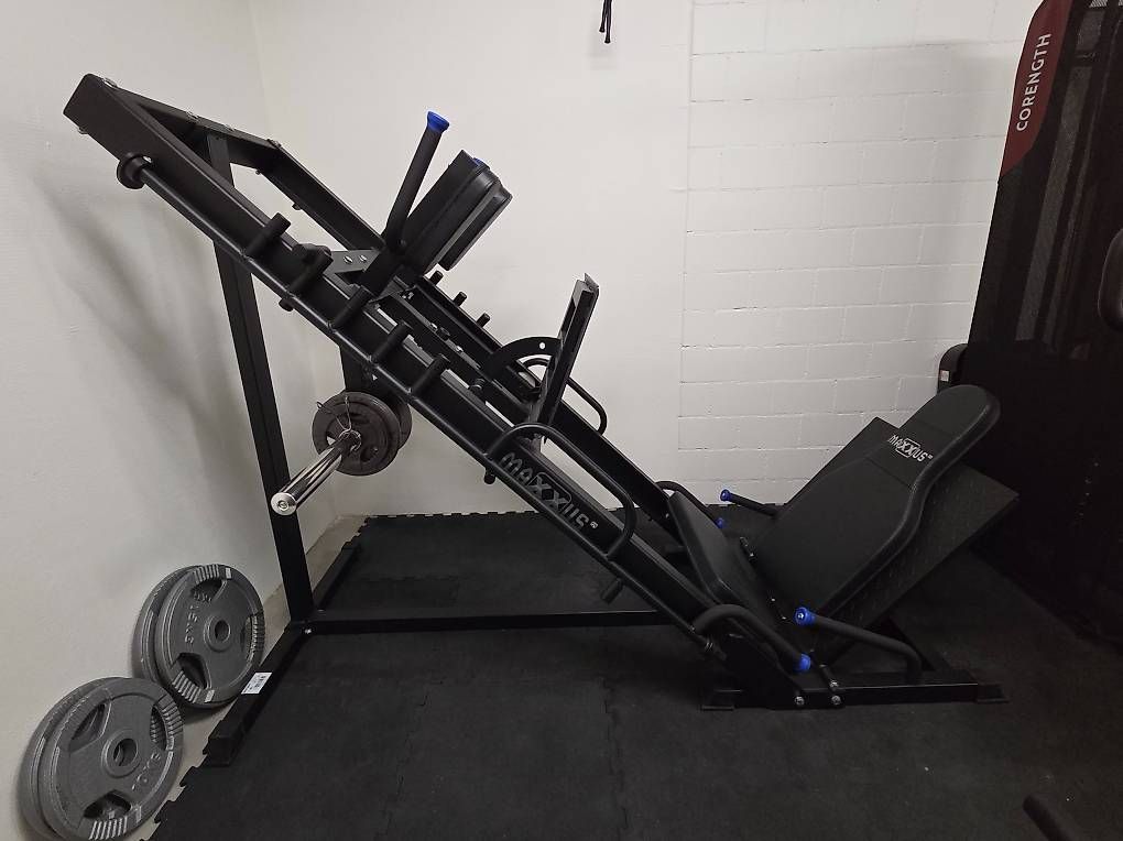 Maxxus Hometrainer: MAXXUS 2in1 Beinpresse & Hackenschmidt inkl. Hantelscheiben – Gebraucht aus Volketswil von AP79 1