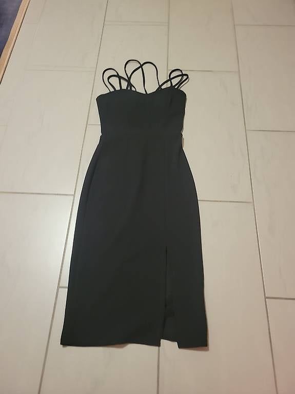 Robes: Kleid Schwarz Elegant  Grösse S  – D'occasion à Ballwil par jan_jk7y