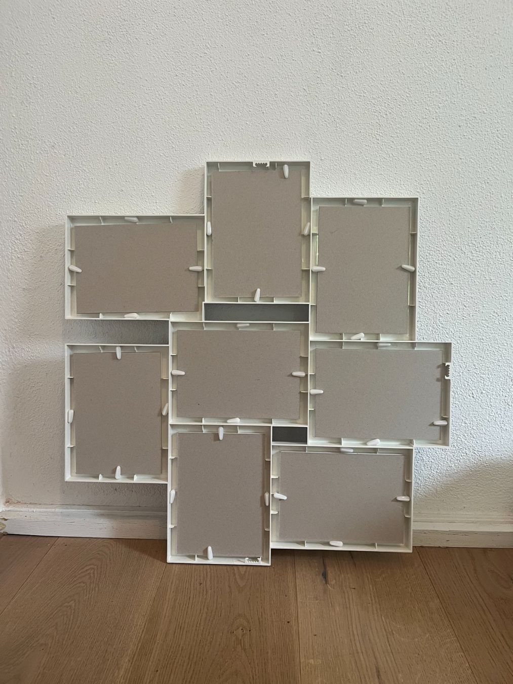 Cadres de tableaux: Collage-Rahmen für 8 Bilder IKEA – D'occasion à Effretikon par aileeke 1