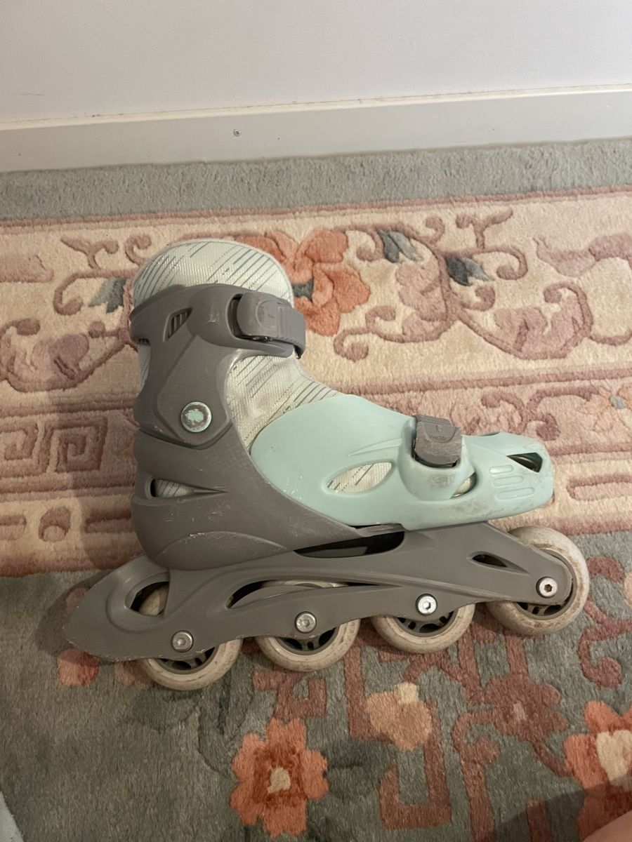 Patins à roul. & inline: Rollschuhe gr. 33-36 – D'occasion à Zürich par ivi_m2q7 4