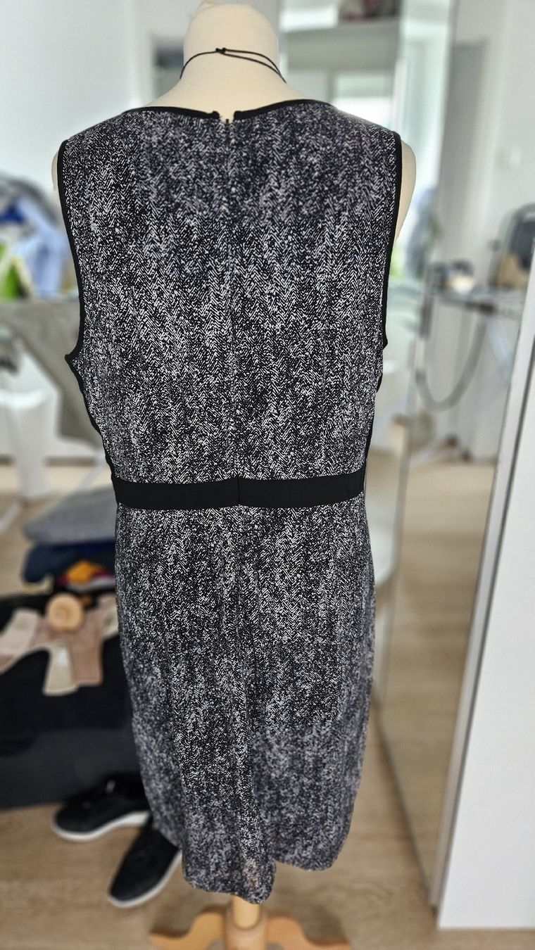 Robes: Robe  T42 sexy chic – Neuf (Voir description) à Cheyres par Karine-Schweiz 2
