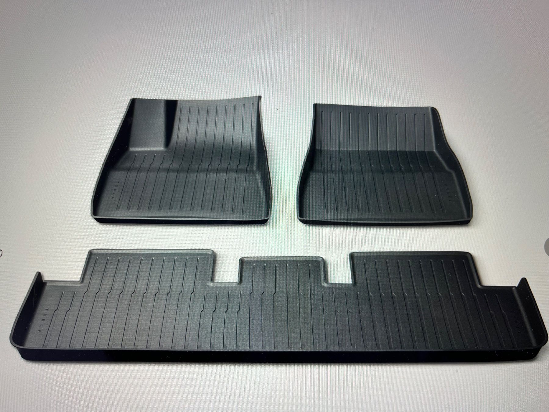 Tesla Tapis / Bacs: Tesla Model 3 Allwetterfussmatten – D'occasion à Gwatt (Thun) par krishakira