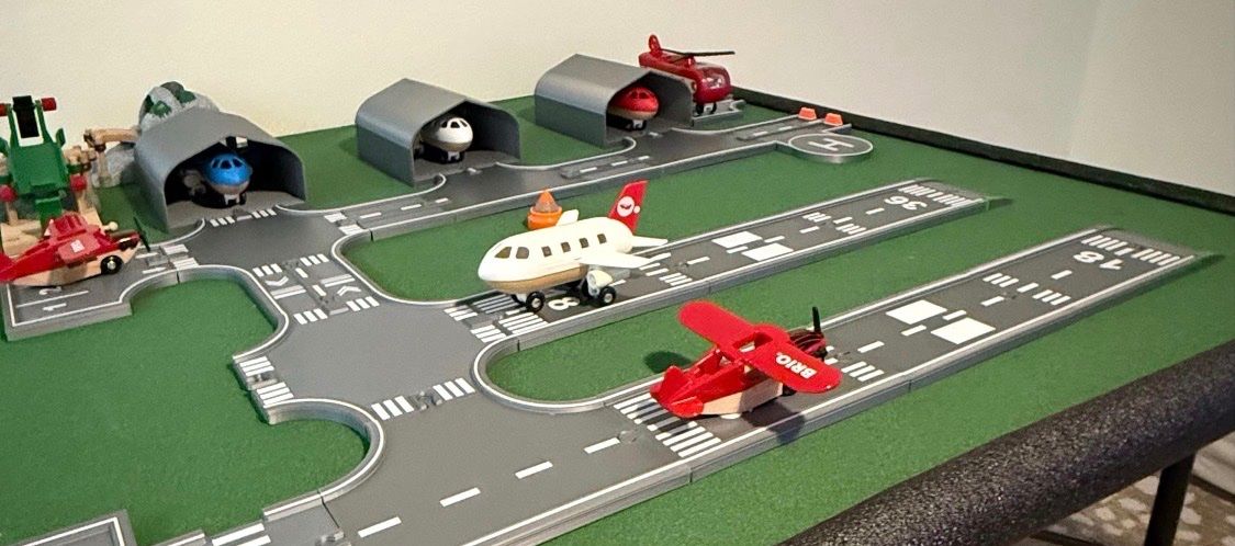 Giocattoli: Flughafen mit Hangarts neuwertig – Nuovo (secondo la descrizione) da Gampel venduto da sch_2nvr