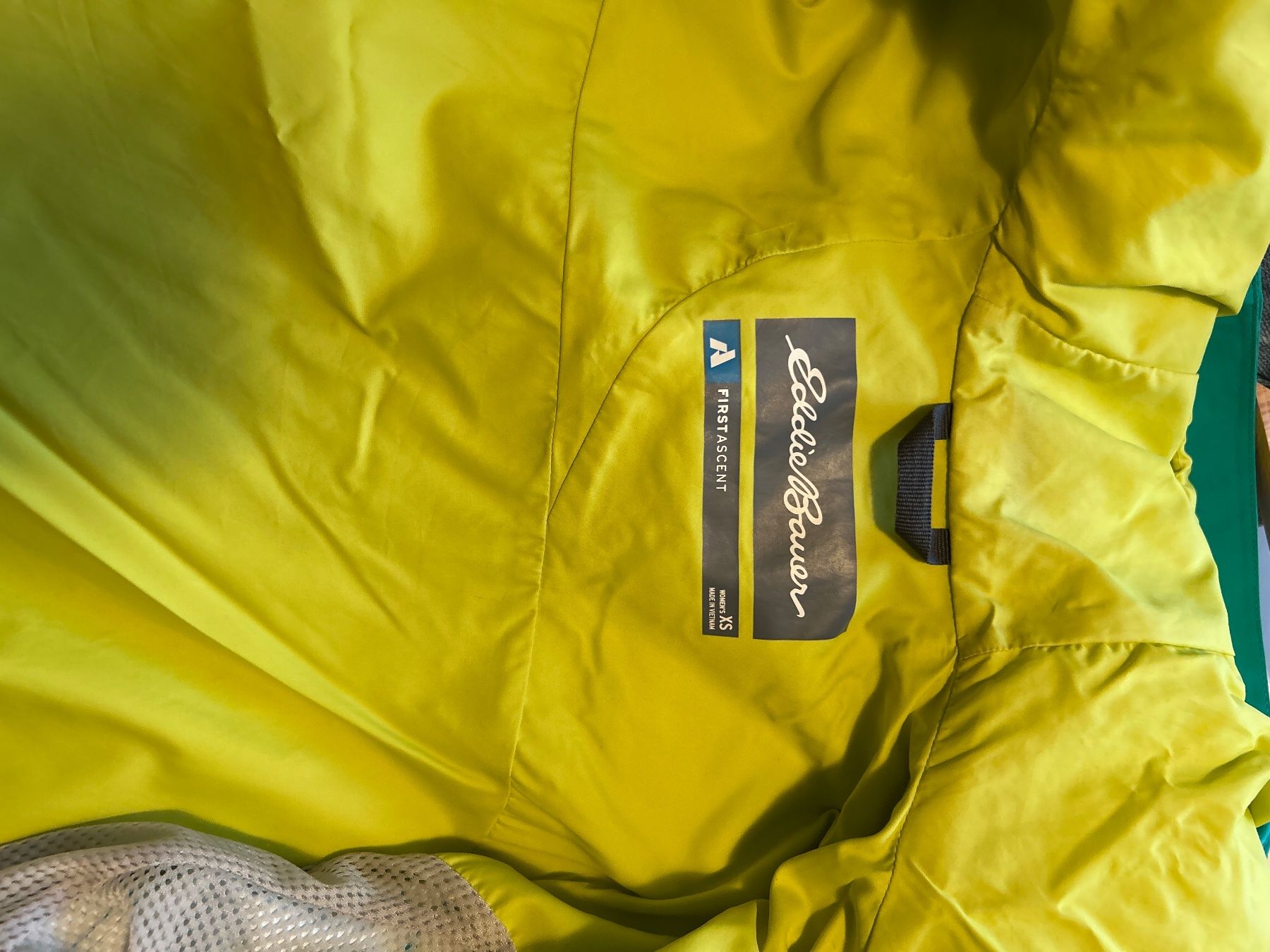 Eddie Bauer Giacche: Eddie Bauer First Ascent Snowboard/skijacke gr. S – Usato da Luzern venduto da Exberlinerz 1