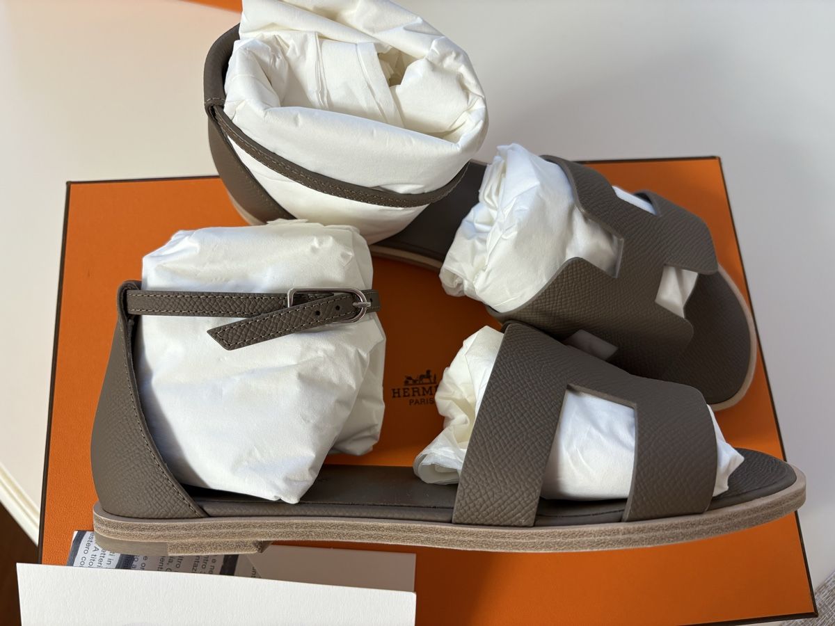 Hermès Scarpe da donna: Hermes Santorini etoupe 37.5 neu – Nuovo e nell'imballaggio originale da Kilchberg ZH venduto da cruella 1