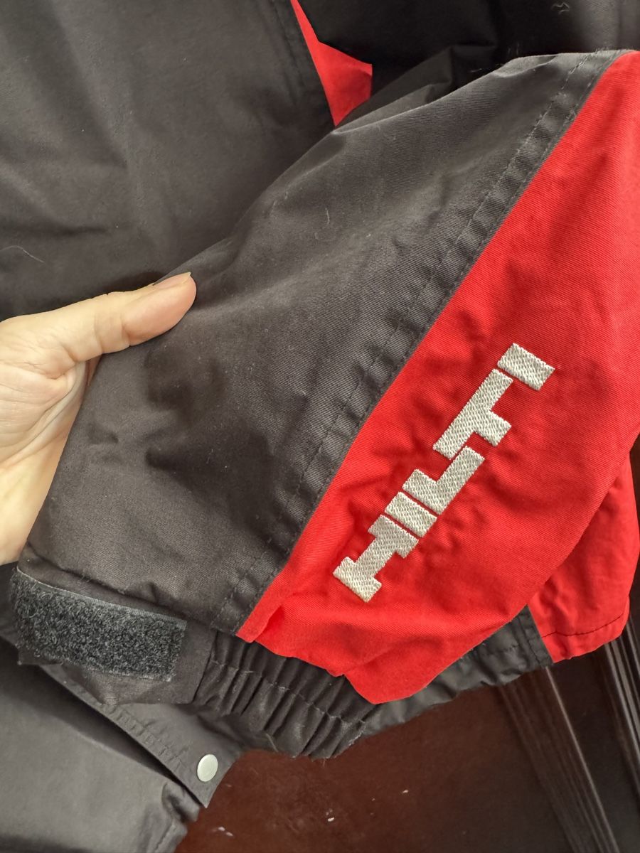 Jacken: Hilti Jacke – Gebraucht aus Obfelden von tan_9lj9 3