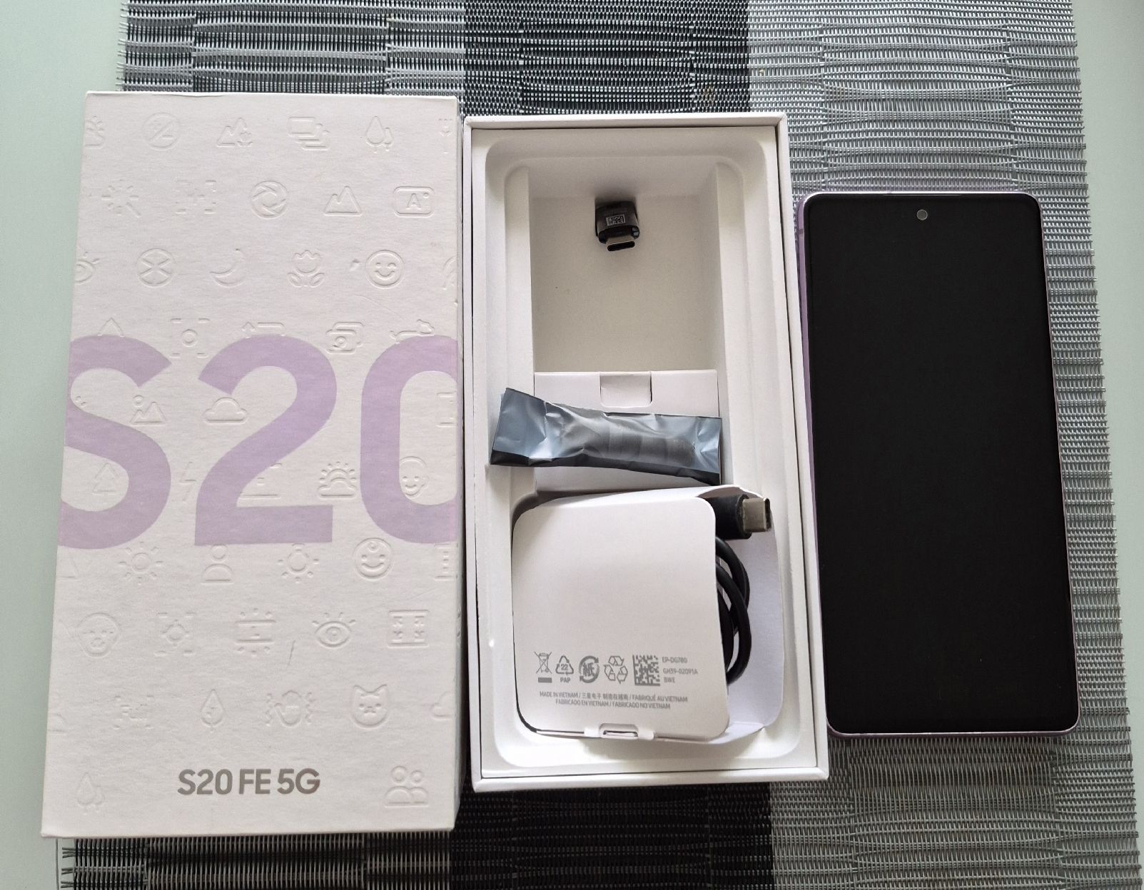 Samsung Telefoni cellulari / Smartphones: Samsung galaxy S20 FE. – Usato da Diessenhofen venduto da baby000 2