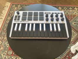AKAI MPK mini - Kompakter MIDI-Controller für Musiker!