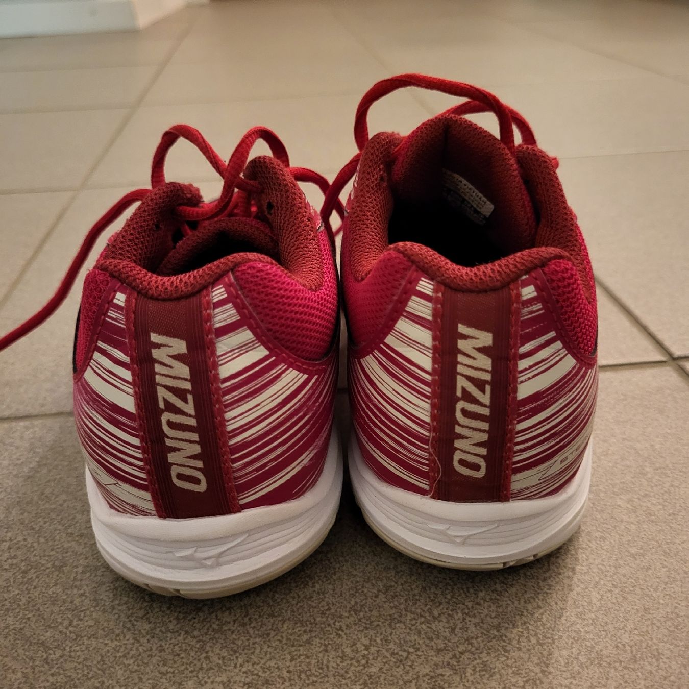 Mizuno Scarpe per ragazzi: Hallenschuhe 35 – Usato da Bern venduto da SimFae 1