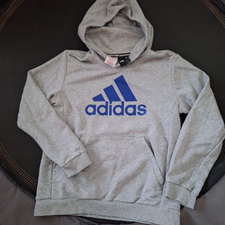 Grauer Adidas Kapuzenpullover Gr. 152 / 11-12 J.