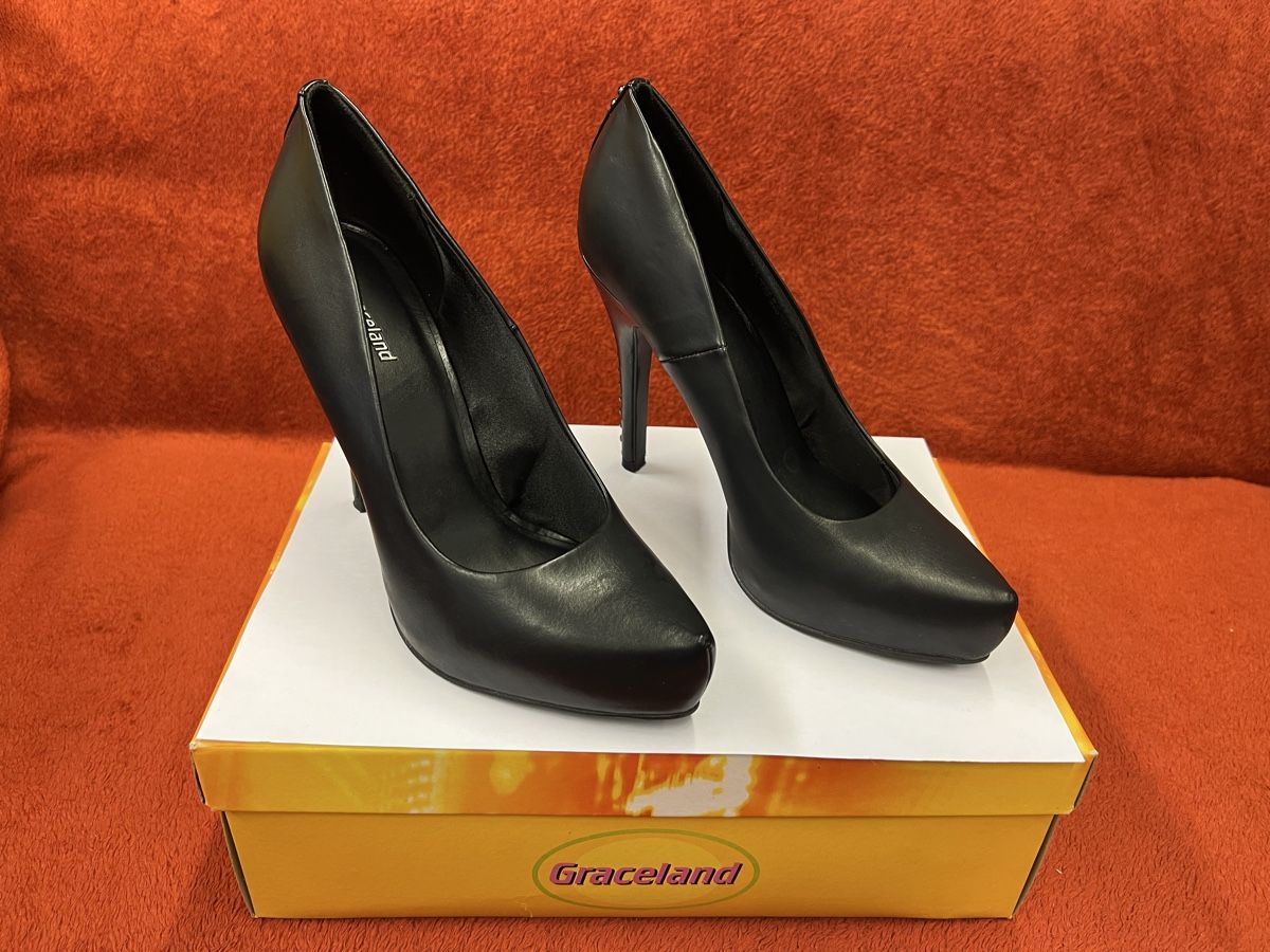 Graceland Scarpe da donna: Schwarze Heels mit Nieten Grösse 38 – Usato da Zürich venduto da rigani 1
