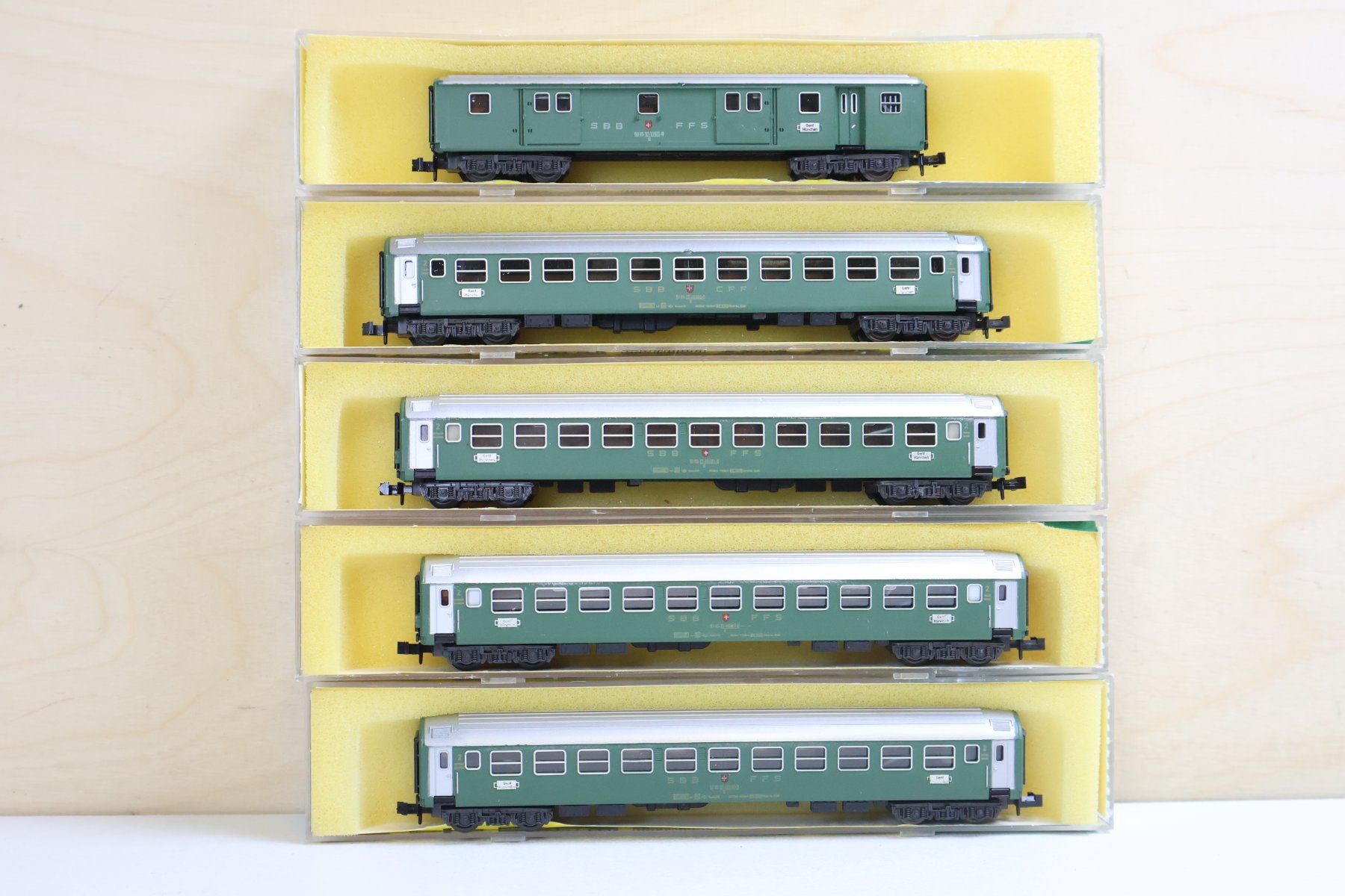 Trix Modellini di ferrovie: Minitrix 5 x SBB Reisezuwagen Set - Spur N – Usato da Winterthur venduto da Monstera 1