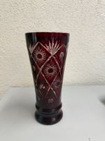Rote Vase aus überfangglass