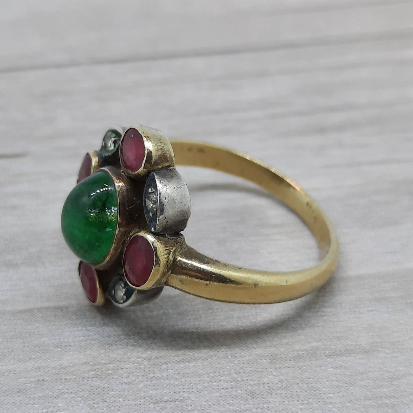 Anelli: Wunderschöner Goldring mit erstklassigen Edelsteinen – Usato da Unterägeri venduto da Altgoldschmuck 4