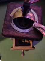Vintage Kaffeemühle aus Holz mit Handkurbel  Retro