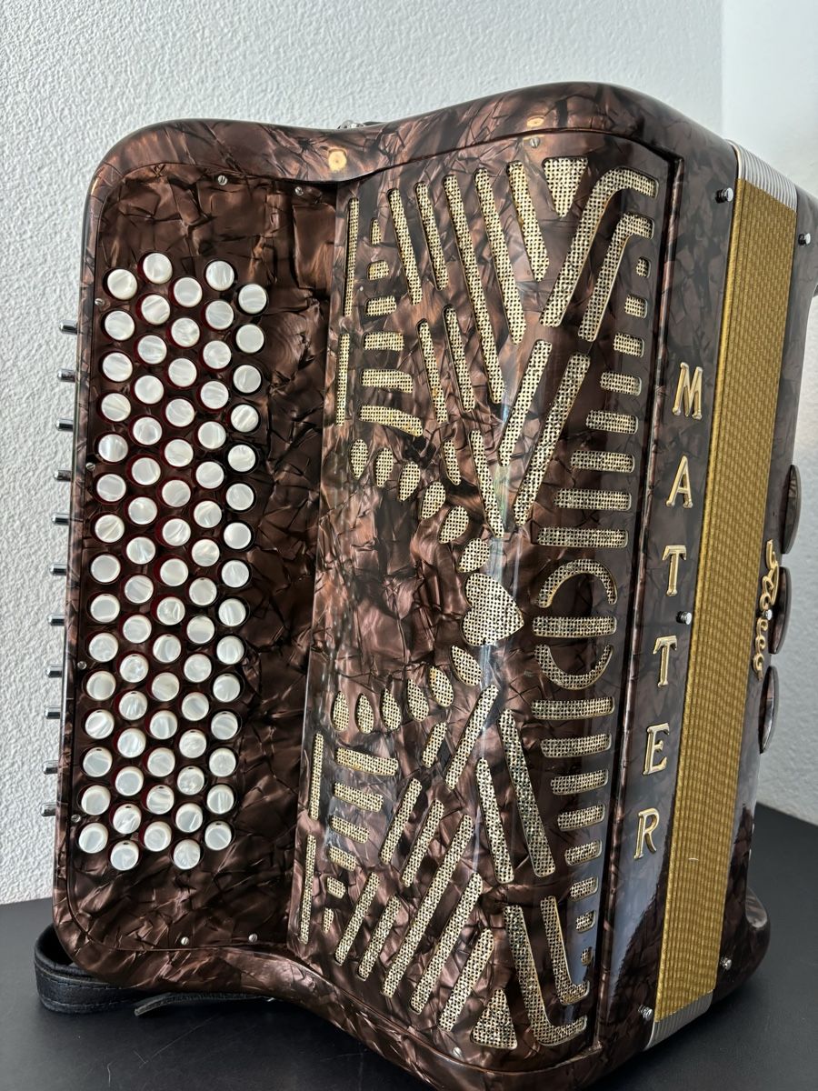 Strumenti musicali: Akkordeon Matter 4-chörig – Usato da Necker venduto da Doro6 6