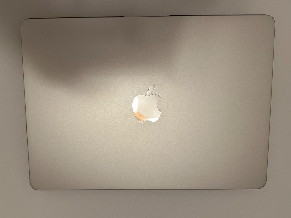 Apple Notebook: MacBook Air 13.3" (2022) + Zubehör – Nuovo (secondo la descrizione) da Basel venduto da pvi_292r 1