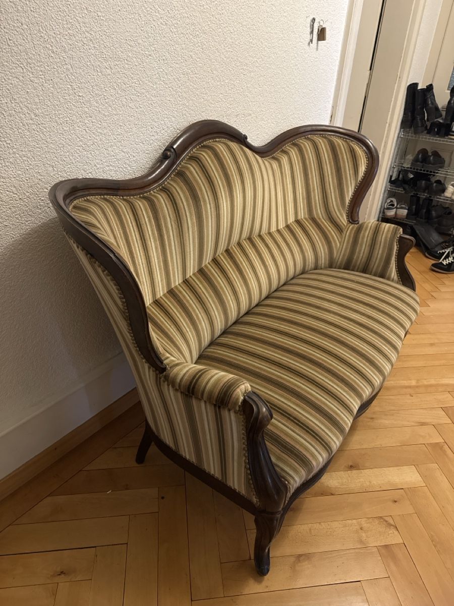 Divani: Antique Couch – Usato da Bern venduto da Sch_5v6m 1