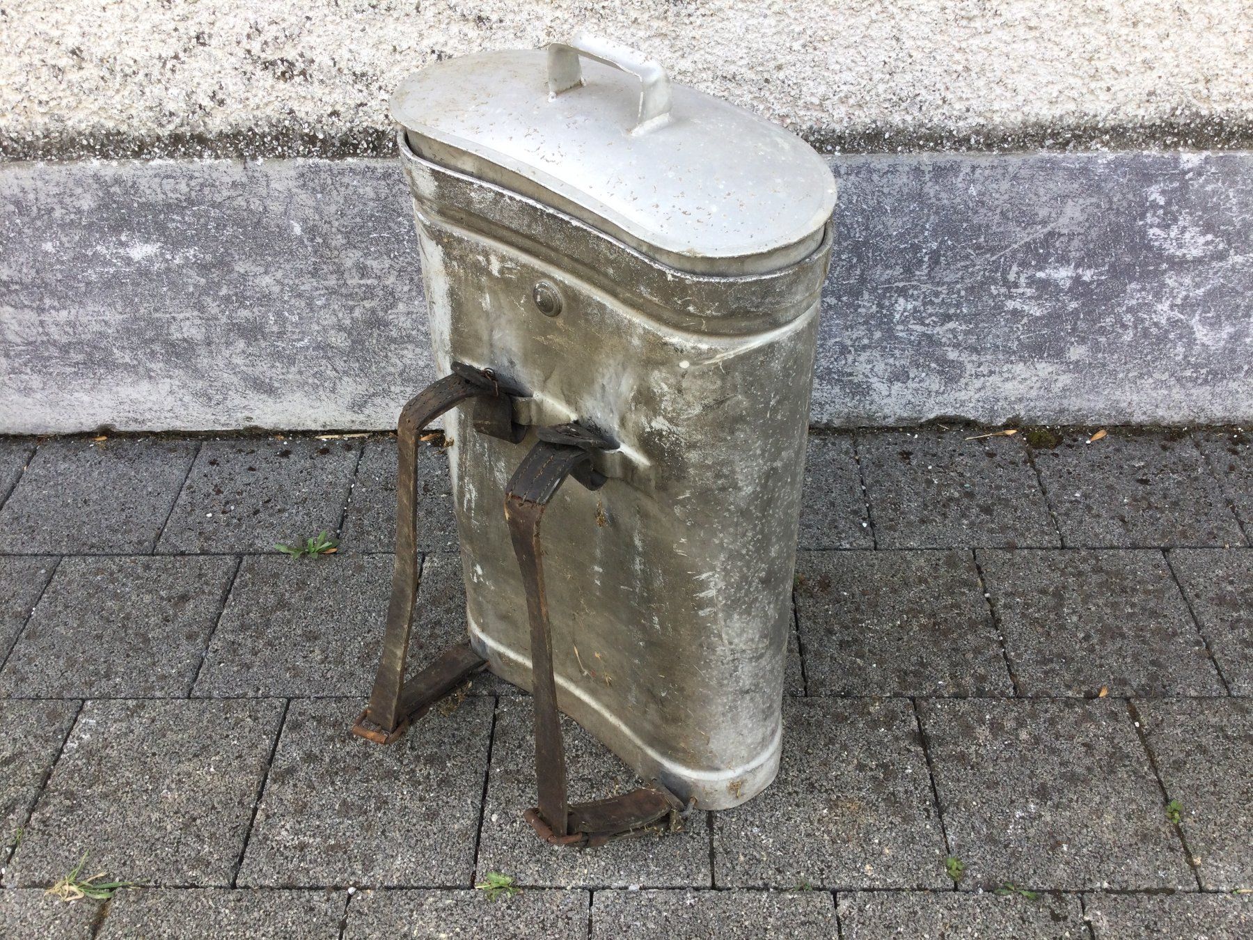 Outils anciens: Alte Aluminium Milchtanse oder Milchtause – D'occasion à Wangen SZ par kuriosum12