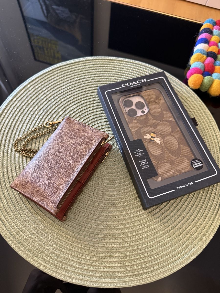 Coach Portemonnaies: Coach Wallet + iPhone 13 Pro Case – D'occasion à Zürich par missgrey 2