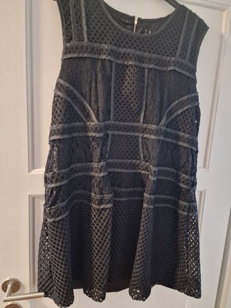 Schickes, elegantes, ärmelloses, schwarzes Sommerkleid 44cm