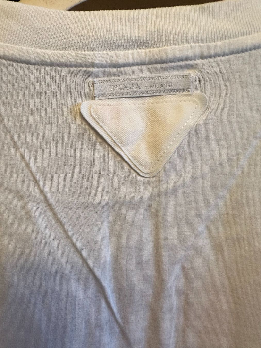 Prada T-shirt: Prada Print T-Shirt logo print size L – Usato da Mont-sur-Lausanne venduto da jolieresale 5