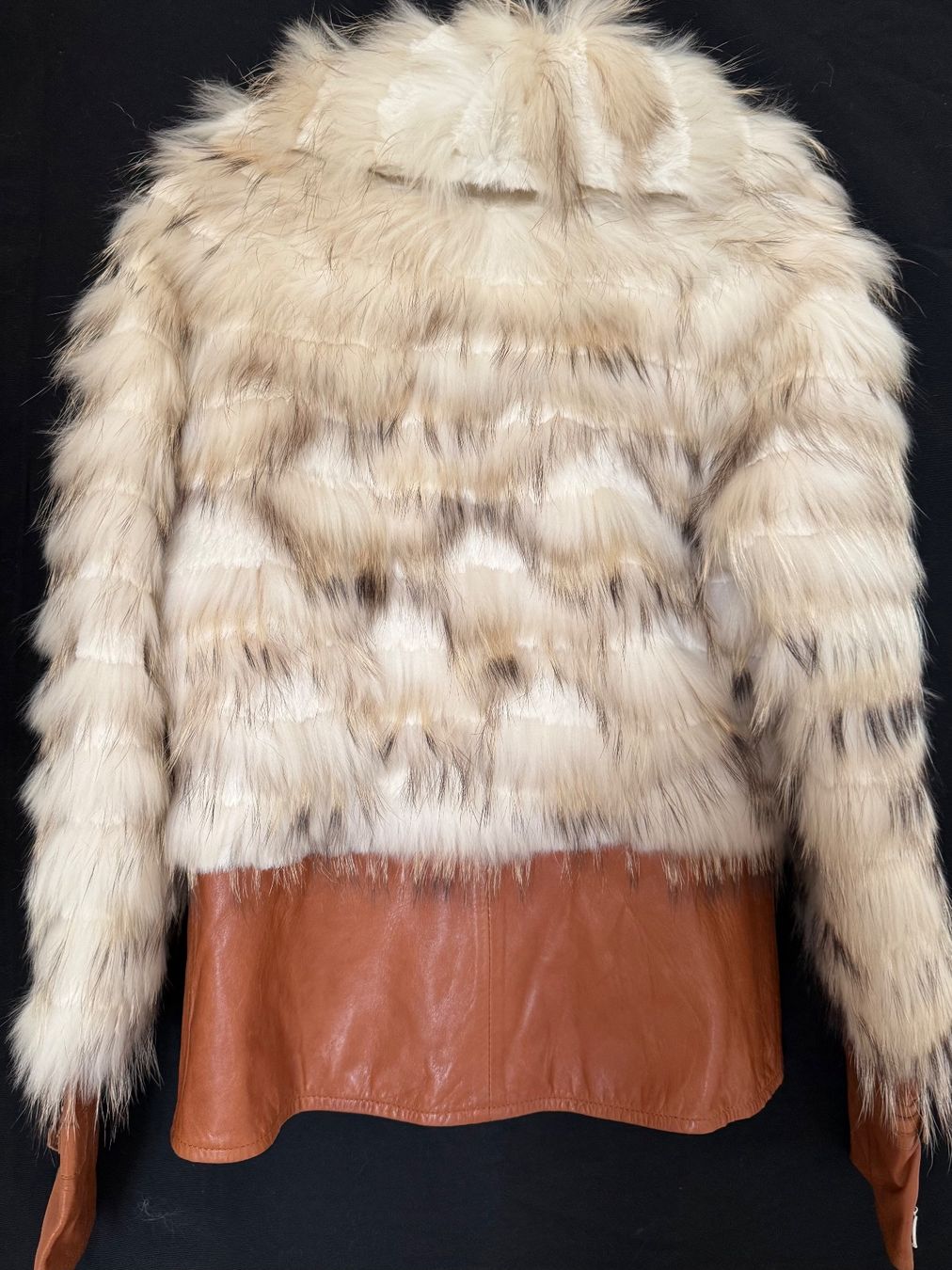Giacche: Une veste en cuir véritable et fourrure – Usato da Vernier venduto da ley_yqh9 2