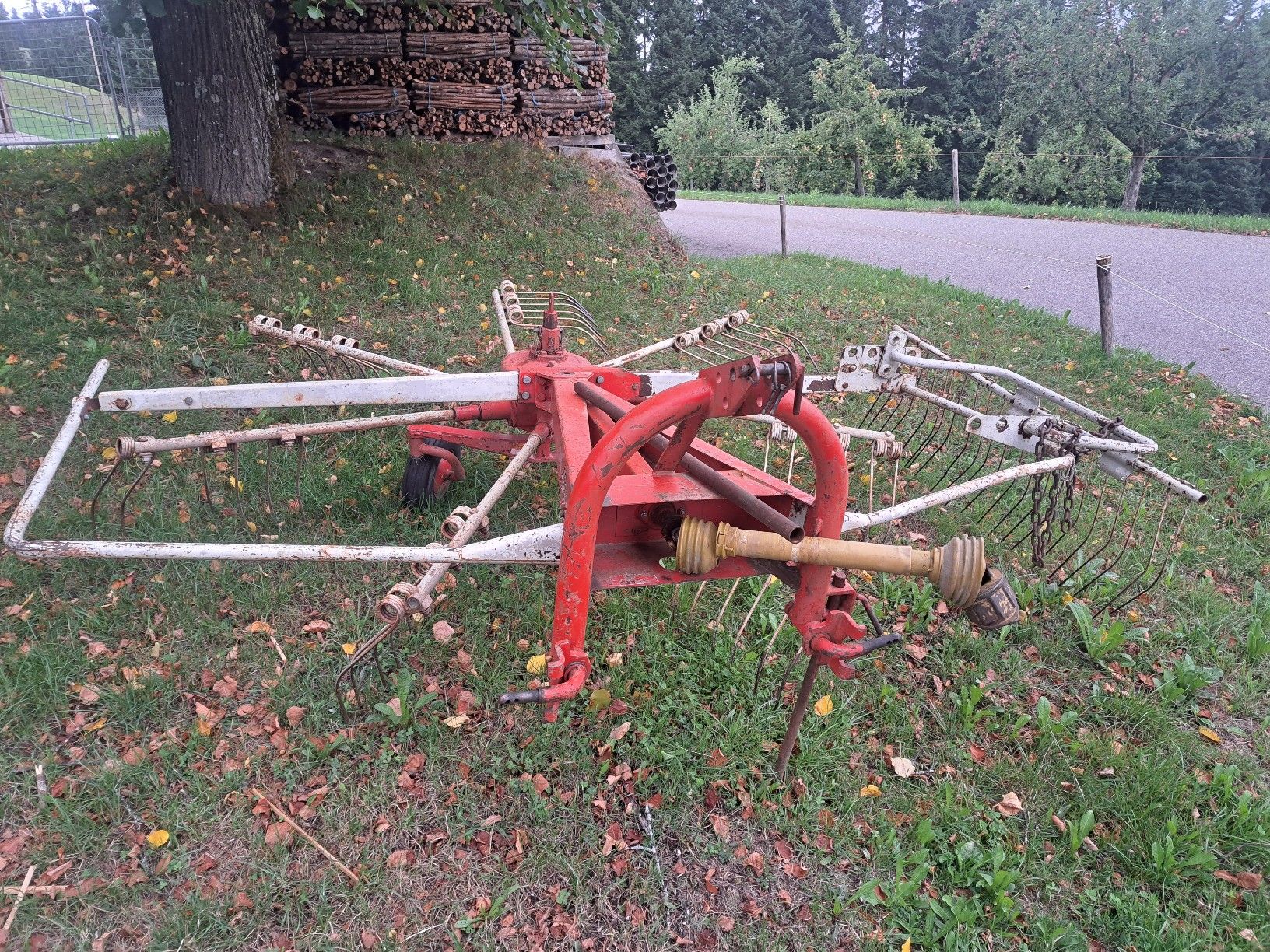 Kuhn Fauchage: Kreiselschwader – D'occasion à Langnau i. E par Hofer90 1