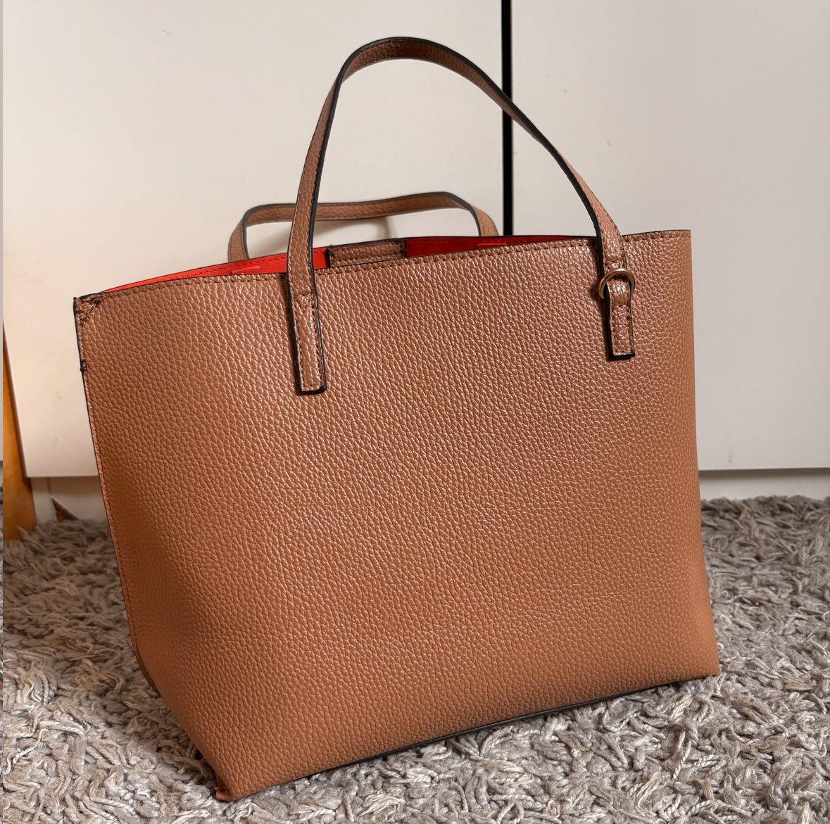 Borse da donna: Sac à main brun intérieur rouge – Usato da Moudon venduto da TigerrrEye 3