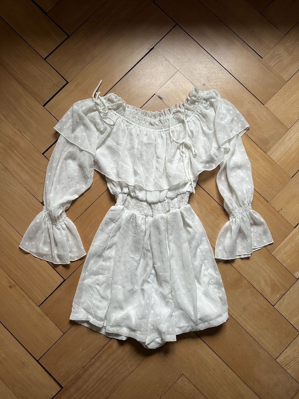 Boohoo Tute: BOOHOO - Chiffon Jumpsuit weiss 36 – Usato da Zürich venduto da Diazaio