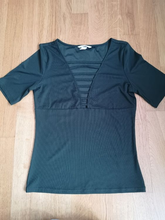 Schönes Top mit tiefem Ausschnitt Gr. S 1