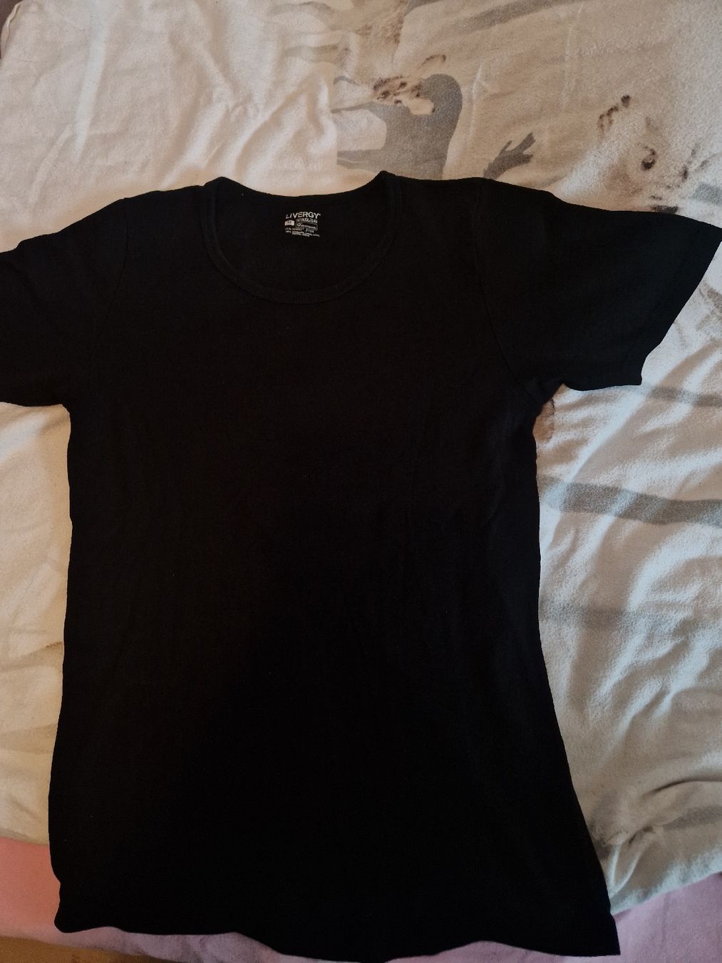 T-Shirts: Schwarze T-Shirts, Top Zustand – Neu (gemäss Beschreibung) aus Ebikon von kov_9vqb 1