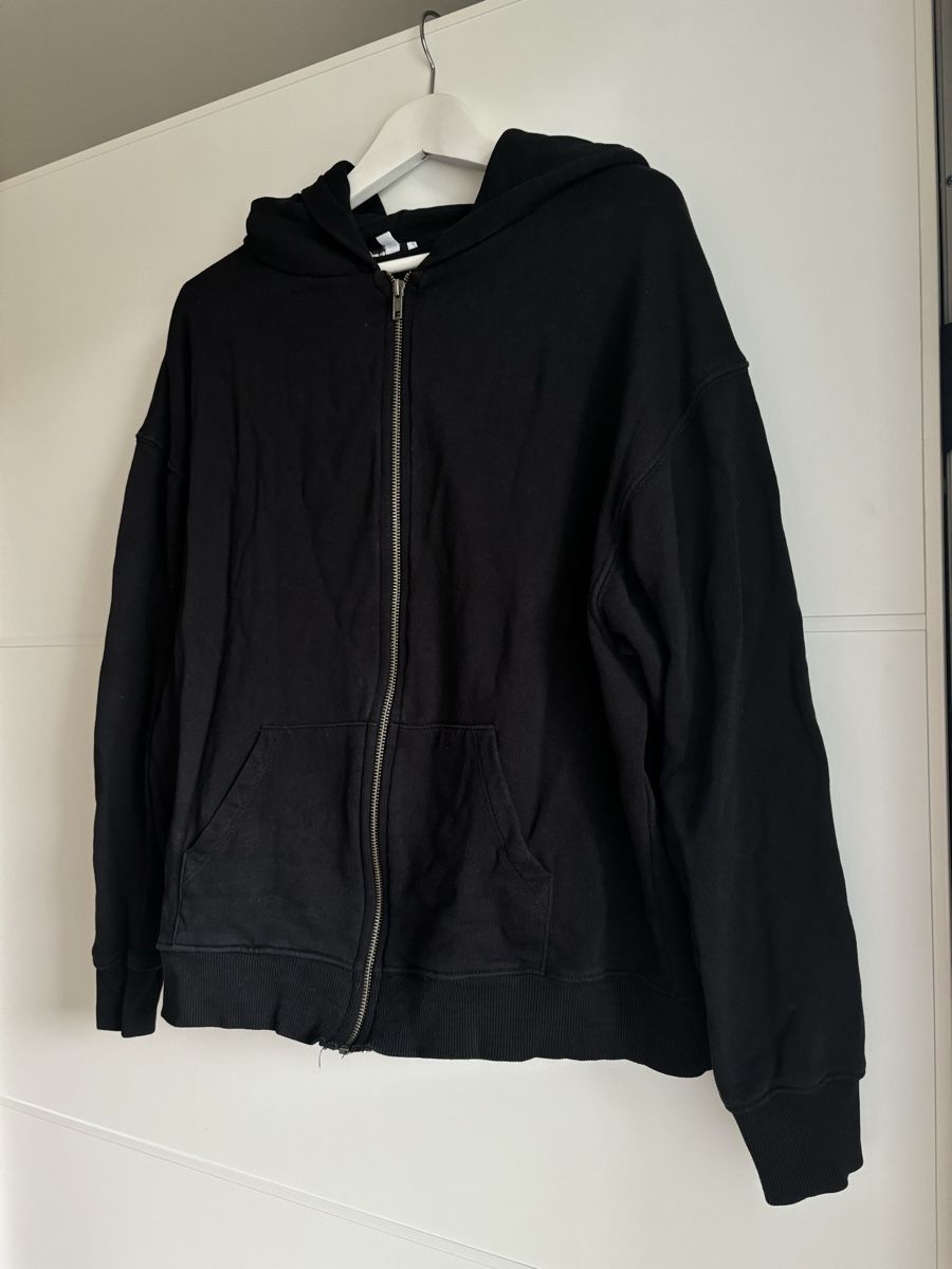 Giacche: Schwarzer Kapenzip Hoodie – Usato da Männedorf venduto da giu_wm6d