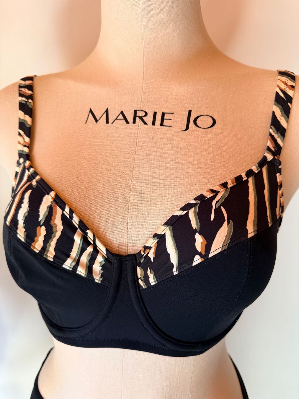 Triumph Maillots de bain & Bikinis: TRIUMPH, Bikini CHARM ELEGANCE, Grösse 38D/38, Farbe Schwarz – Neuf avec emballage d'origine à Rudolfstetten par gst_g7xl 1