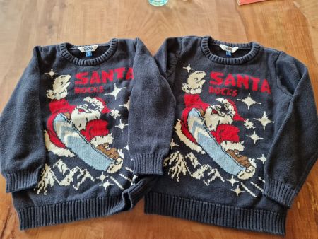 2x Weihnachtspulli / Weihnachtspullover 104 & 110