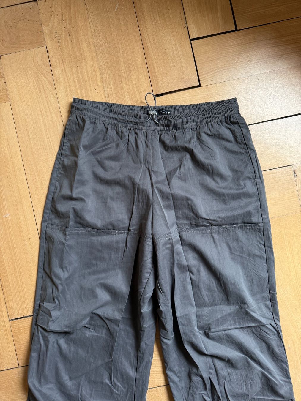 Zara Pantalons: ZARA - Track Pants dunkelgrau M – D'occasion à Zürich par Diazaio 1