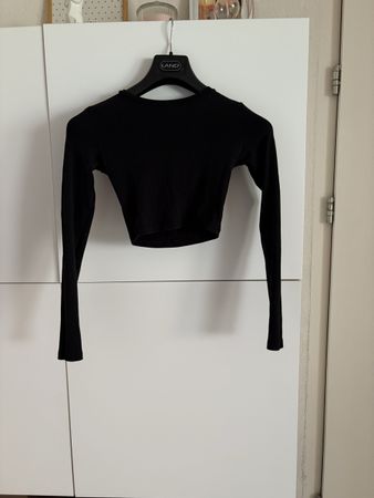 Crop Top noir à manches longues - Zara 