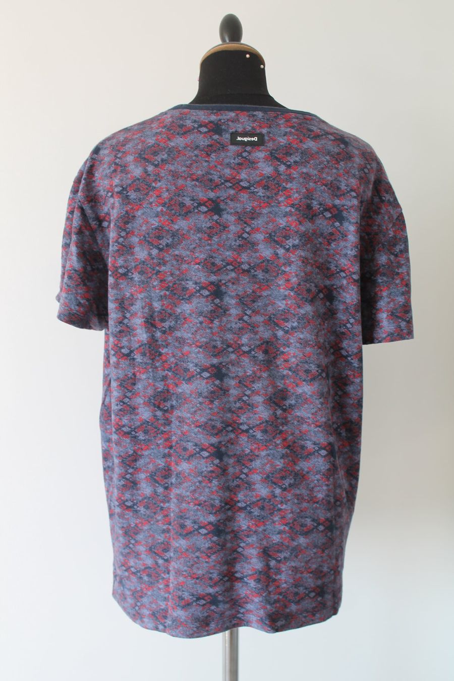 Desigual T-shirt: T-Shirt DESIGUAL taille L – Usato da Chez-le-Bart venduto da jasse 1