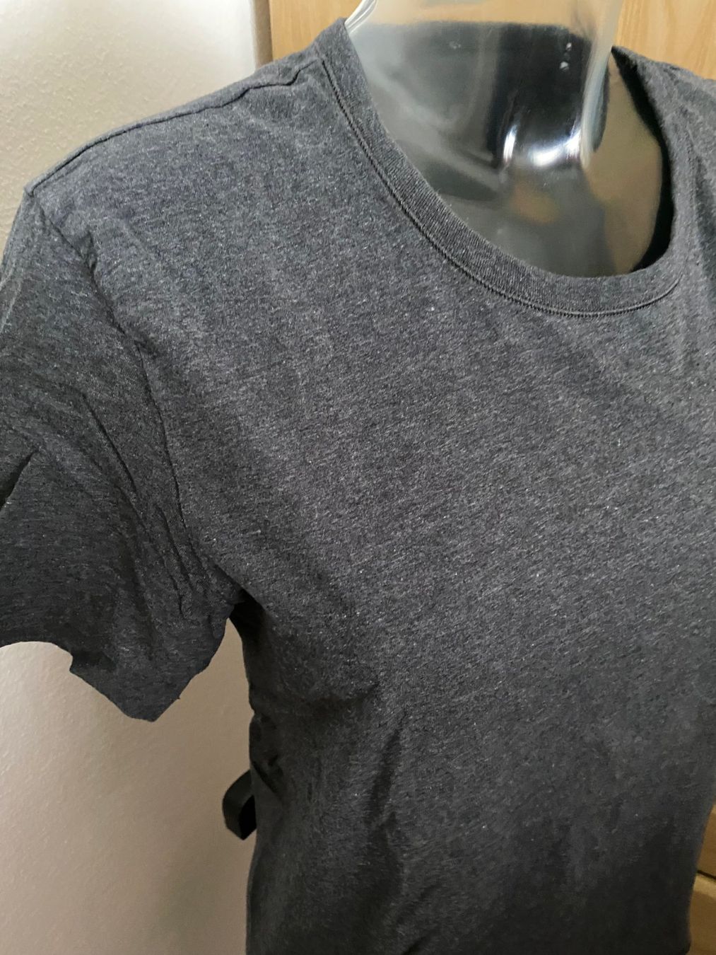 Hugo Boss T-shirt: Boss T-Shirt Grösse L. grau – Usato da Allenwinden venduto da Obalu 1
