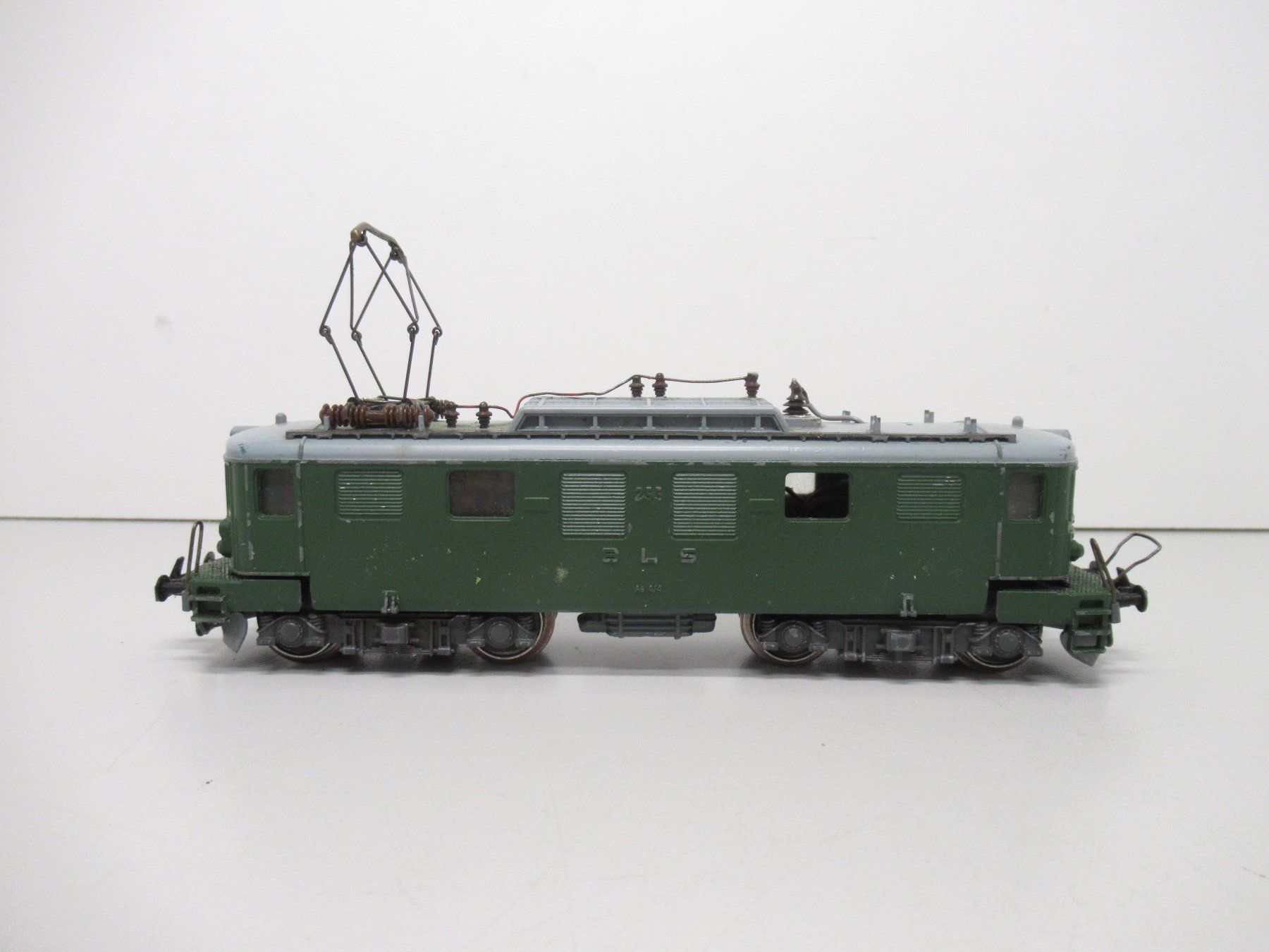 Trix Modellini di ferrovie: Trix-Express 2232 E-lok Ae 4/4 der BLS Schweiz DC 3-Leiter – Usato da Basel venduto da mhmarken 1