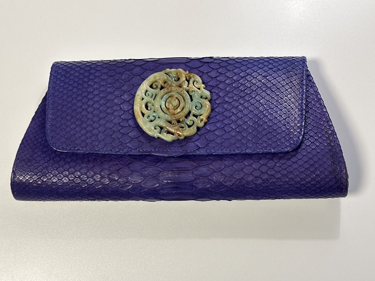 Taschen für Damen: Lila Pythonleder-Clutch mit Jade-Verzierung - Top Zustand! – Neu (gemäss Beschreibung) aus Hochwald von M-M-S 1