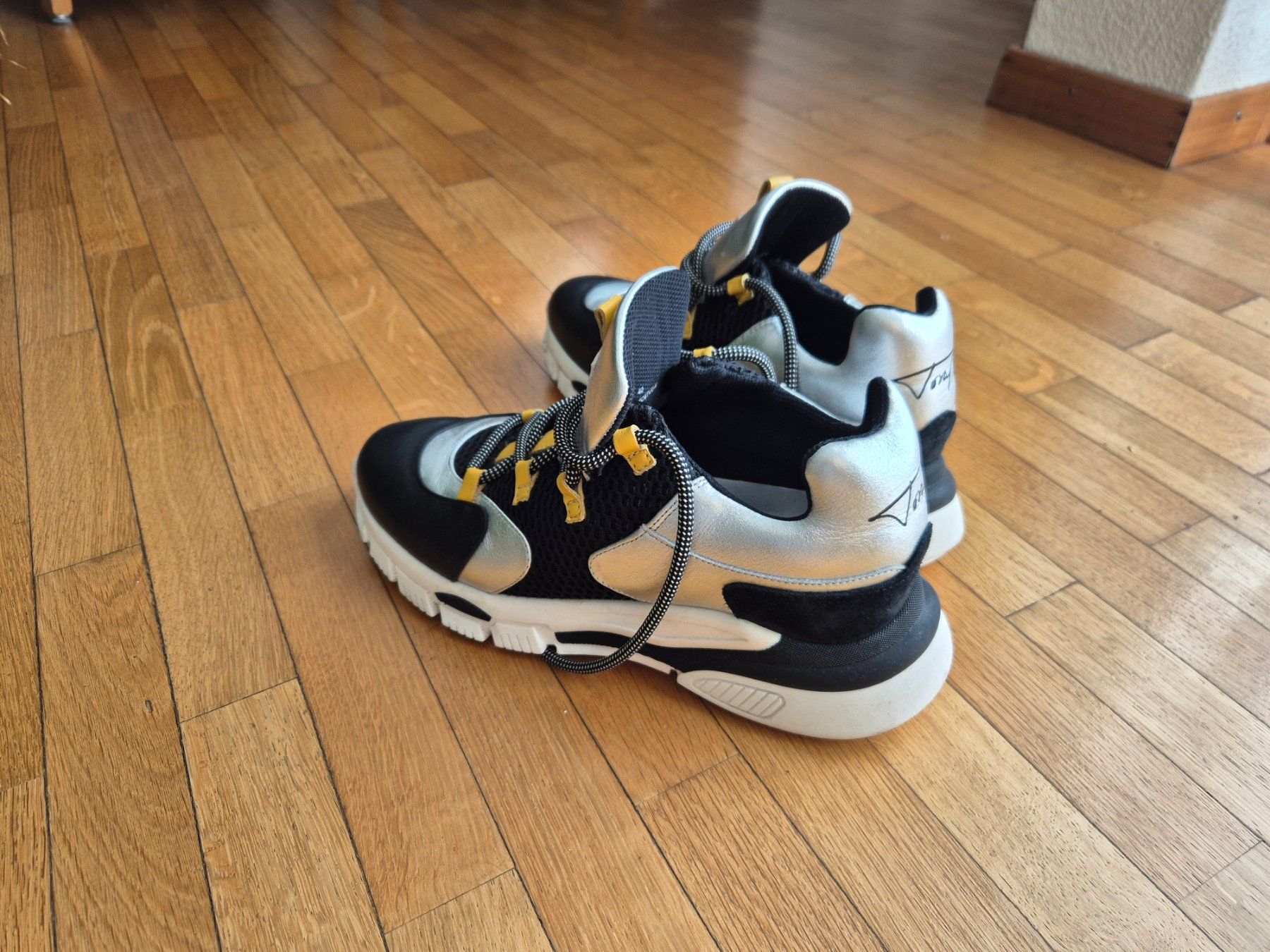 Scarpe da donna: Damensneakers Toral – Usato da Hergiswil NW venduto da Adis_D 1